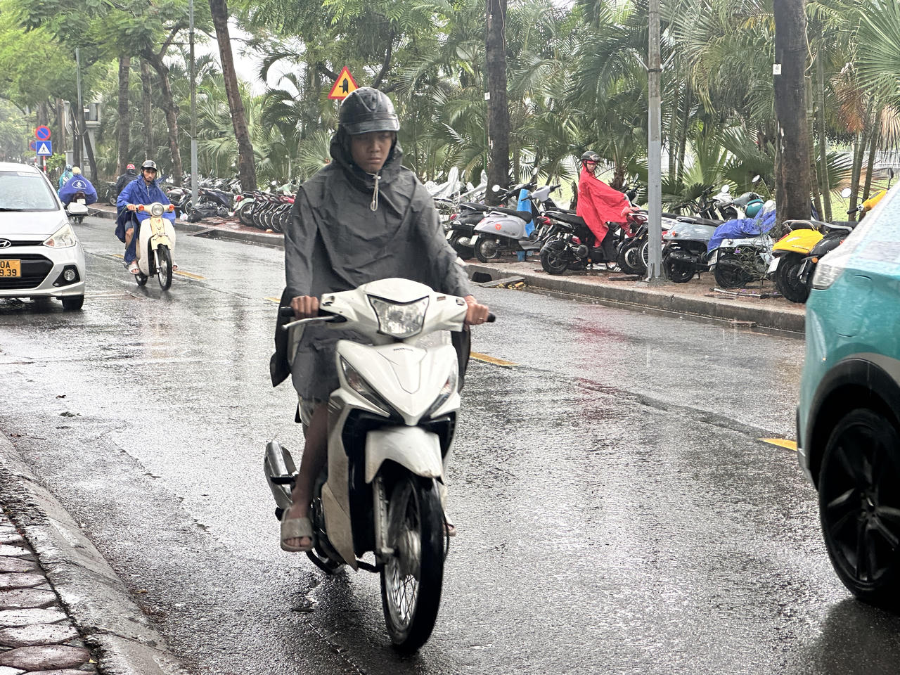 Thời tiết ngày 18/7: vùng núi Bắc Bộ vẫn mưa, Trung Bộ nắng nóng