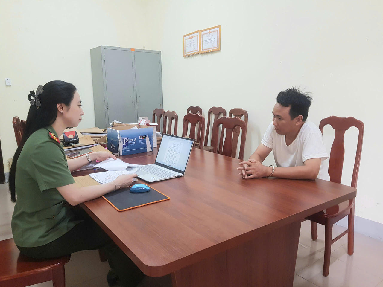 Công an thu giữ hơn 1.000 tài liệu nghi giả, khởi tố 1 bị can
