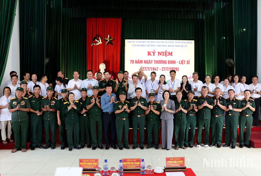 Đại tướng Phan Văn Giang thăm, tặng quà thương binh, bệnh binh tại Ninh Bình