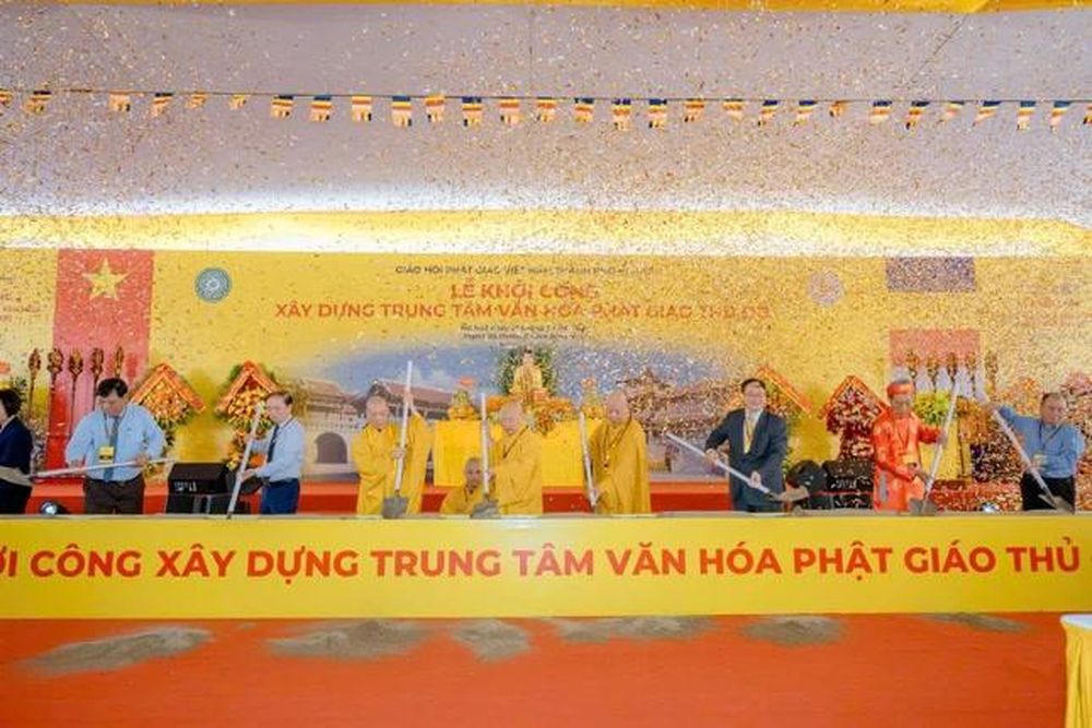 Nghi thức động thổ khởi công xây dựng Trung tâm Văn hóa Phật giáo Thủ đô (Ảnh: Giác Ngộ online).