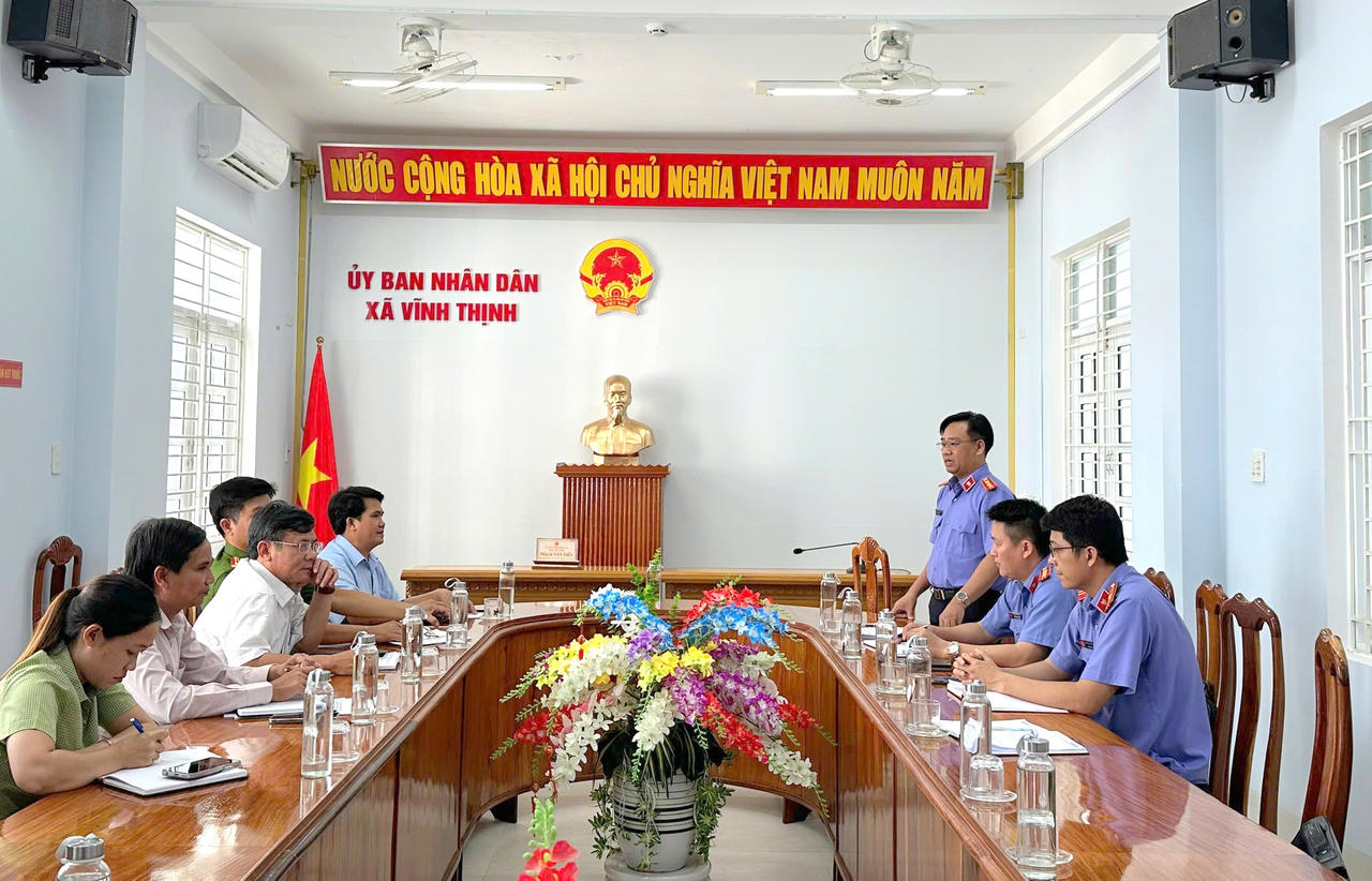 Viện KSND Khu vực 4 làm việc với UBND xã Vĩnh Thịnh, tỉnh Gia Lai nắm tình hình các trường hợp thuộc đối tượng điều chỉnh của Nghị quyết 205/2025/QH15.