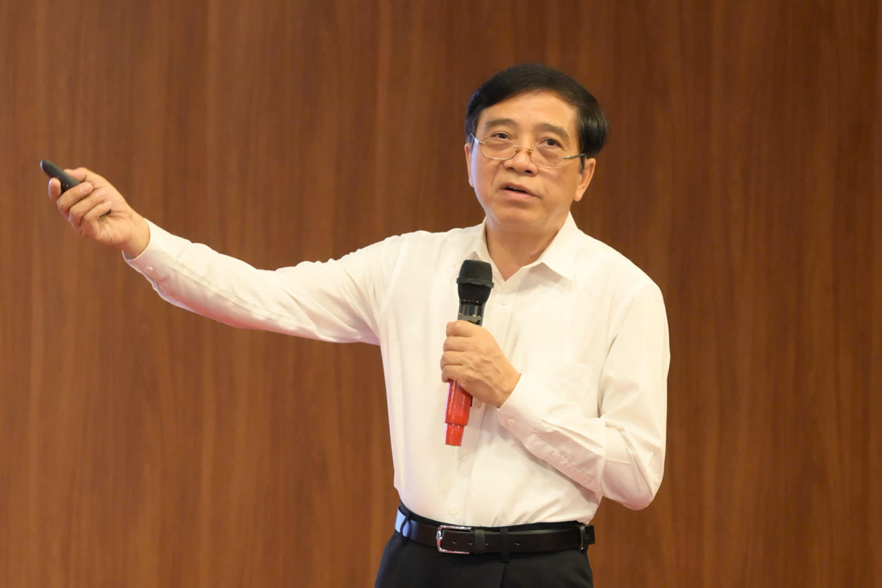 Tiến sỹ Lê Văn Đức, đại diện Hội Làm vườn Việt Nam chia sẻ tại diễn đàn (Ảnh: BTC cung cấp).
