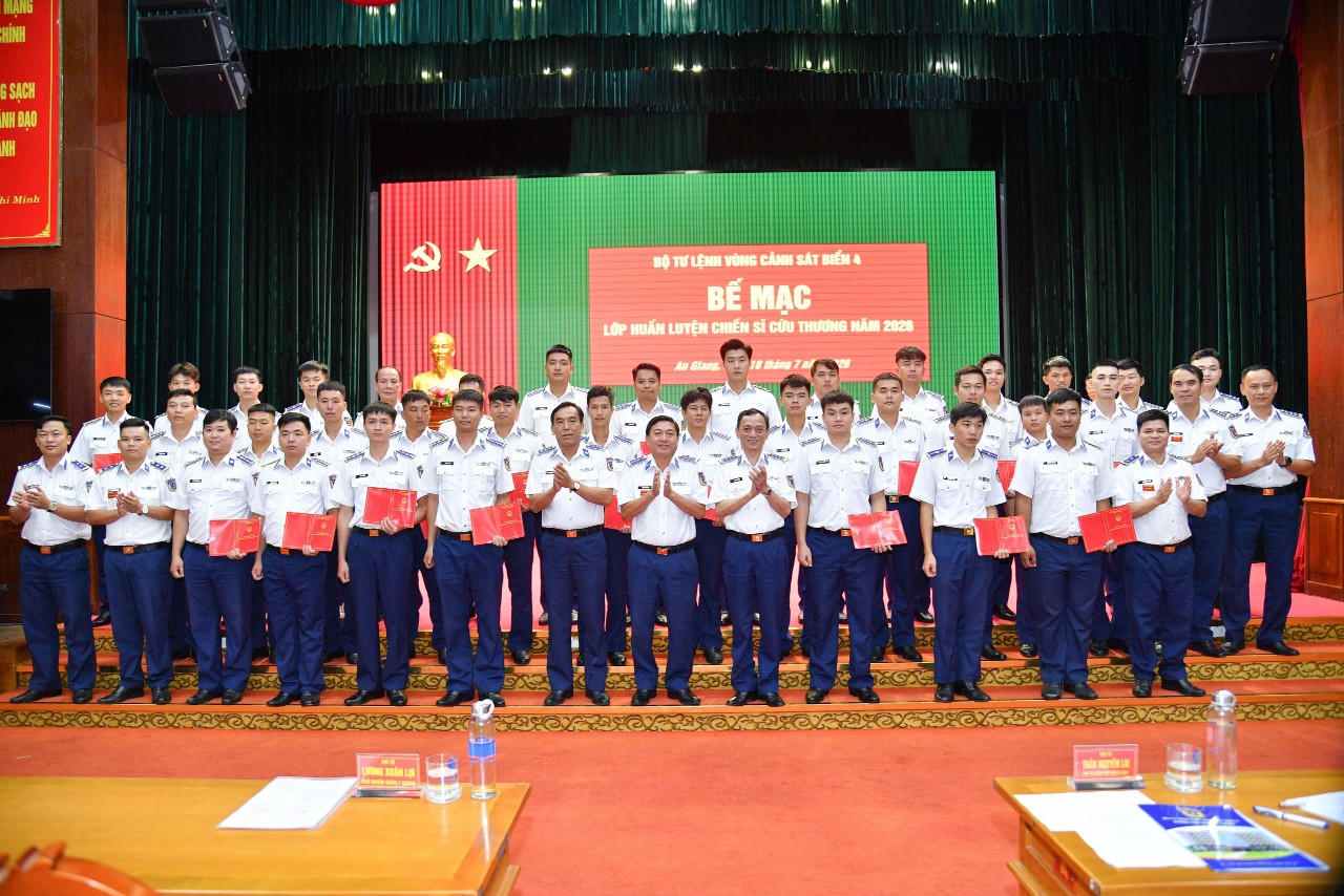 BTL Vùng Cảnh sát biển 4 tổ chức huấn luyện lớp chiến sĩ cứu thương