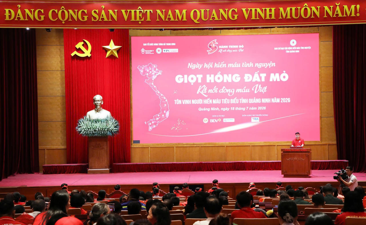Lễ khai mạc Chương trình “Hành trình Đỏ” và tôn vinh Người hiến máu tình nguyện tiêu biểu cấp tỉnh năm 2026, với chủ đề “Giọt hồng Đất Mỏ - Kết nối dòng máu Việt”. (Ảnh: PV)