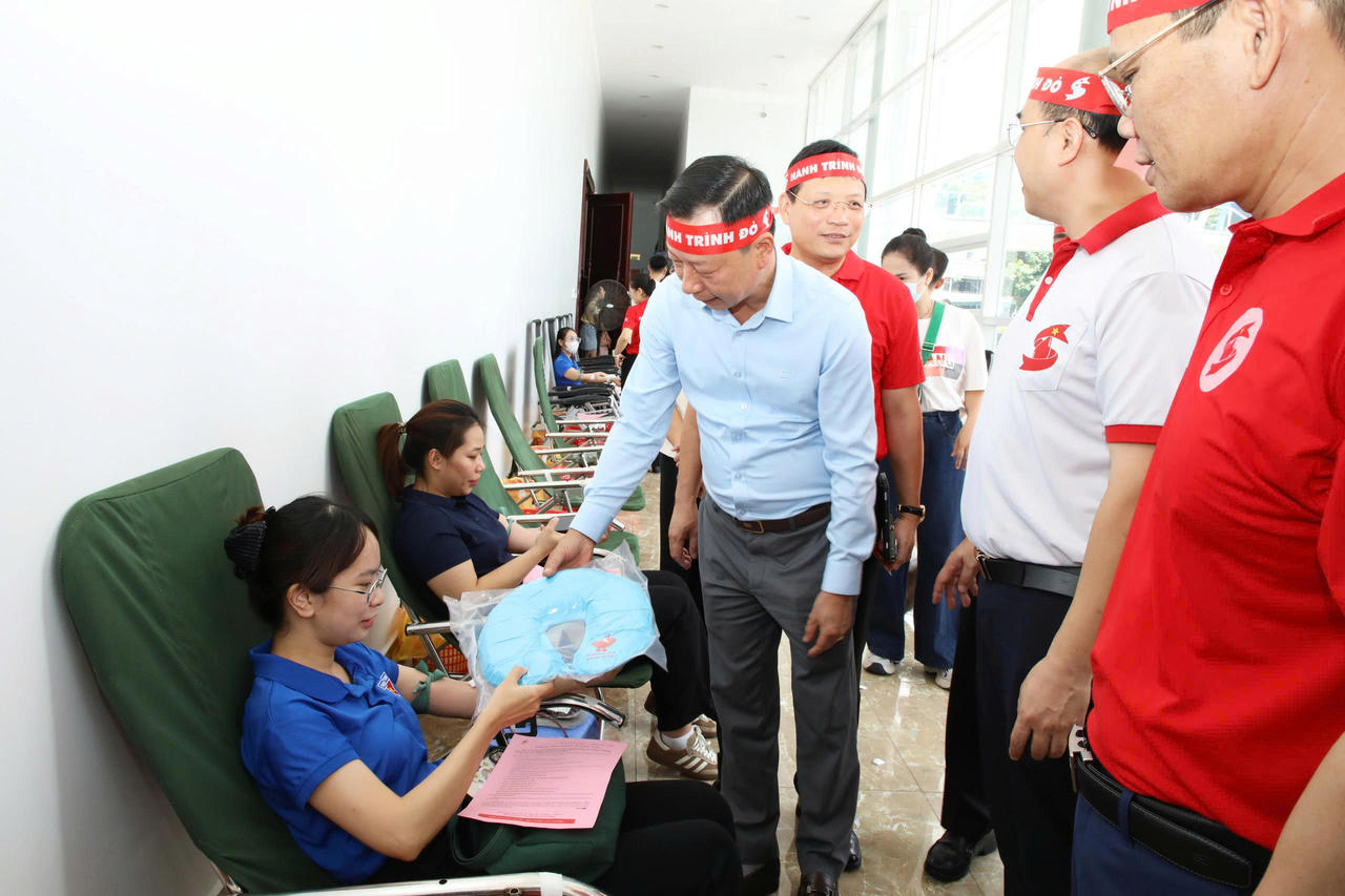 Quảng Ninh khai mạc Hành trình Đỏ 2026, thu 883 đơn vị máu