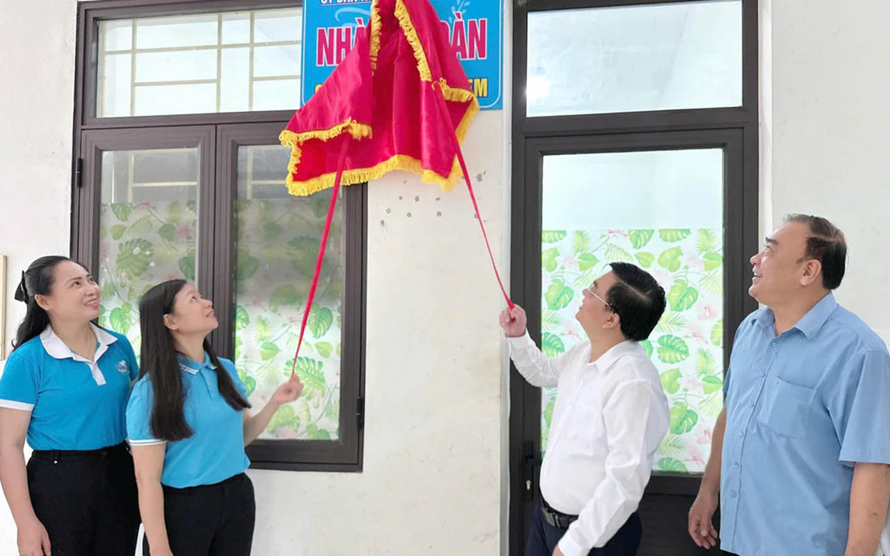 Ngày 15/7/2026, Trung ương Hội LHPN Việt Nam, Hội LHPN tỉnh Tuyên Quang phối hợp với UBND xã Kim Bình tổ chức ra mắt mô hình “Nhà an toàn cho phụ nữ và trẻ em”. (Nguồn: Hội LHPNVN)