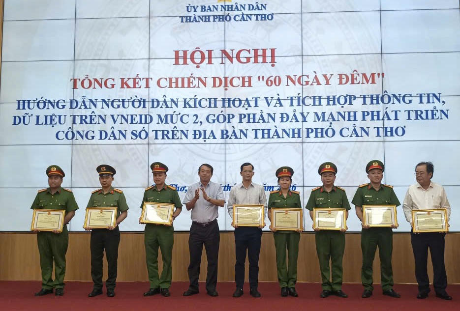 Cần Thơ: Tổng kết Chiến dịch 60 ngày đêm hướng dẫn kích hoạt VNeID mức 2