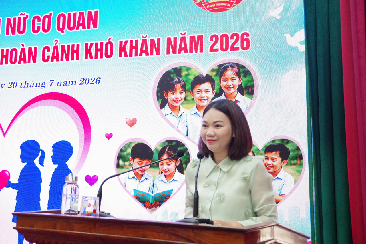 Bà Từ Thị Lệ Ninh, Phó Trưởng ban Công tác Phụ nữ tỉnh phát biểu tại chương trình. (Ảnh: Hoàng Cuối).