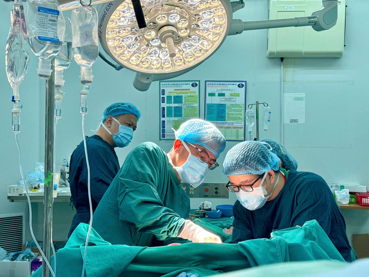 Đau bụng âm ỉ 2 ngày, cụ ông 70 tuổi suýt gặp biến chứng nặng do viêm ruột thừa