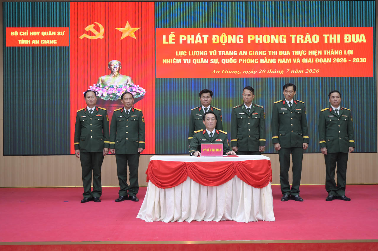 Phát động phong trào thi đua thực hiện thắng lợi nhiệm vụ quân sự, quốc phòng tại An Giang