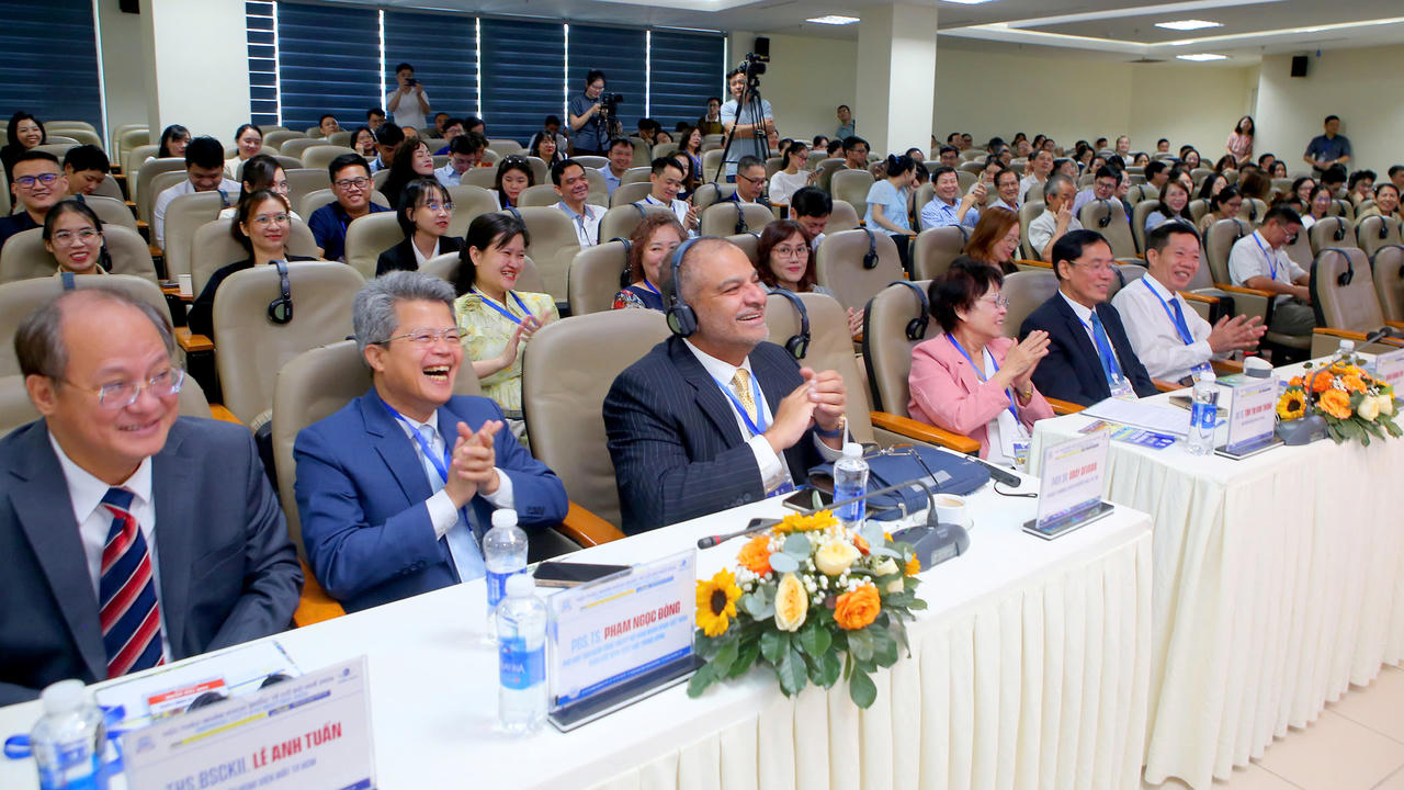Hơn 200 chuyên gia Nhãn khoa trong và ngoài nước dự hội thảo Nhãn khoa Quốc tế Cố đô Huế lần thứ 7