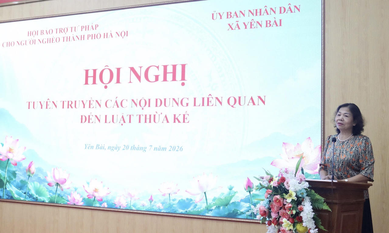 Chủ tịch Hội Bảo trợ Tư pháp cho người nghèo TP Hà Nội Hồ Xuân Hương phát biểu.