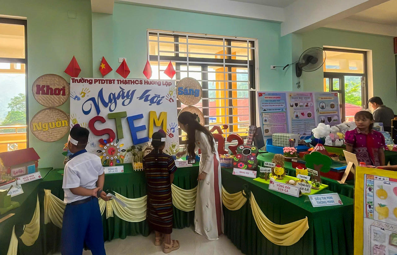Nhà trường tổ chức các bài học STEM gắn với thực tiễn, các hoạt động trải nghiệm sáng tạo.