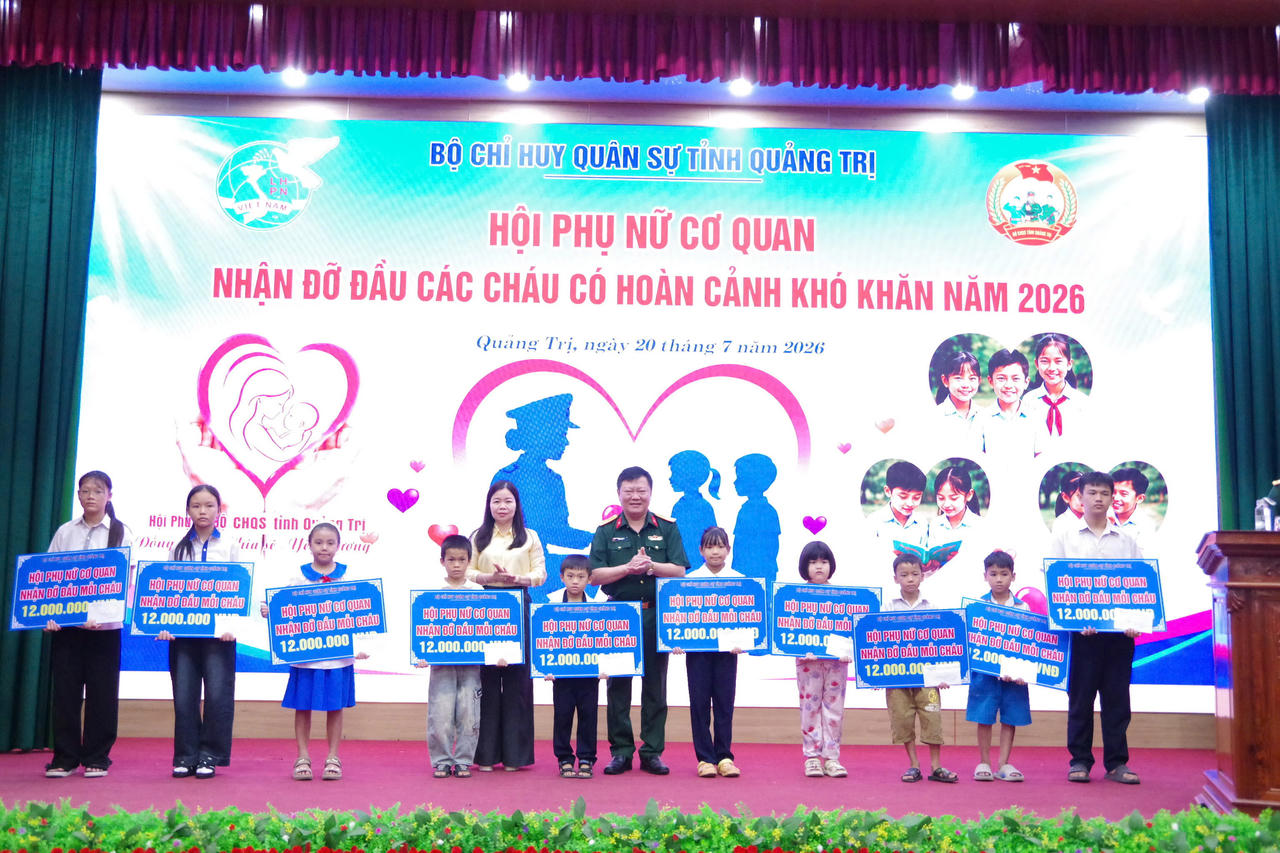 Bộ CHQS tỉnh Quảng Trị nhận đỡ đầu 10 trẻ em có hoàn cảnh đặc biệt khó khăn
