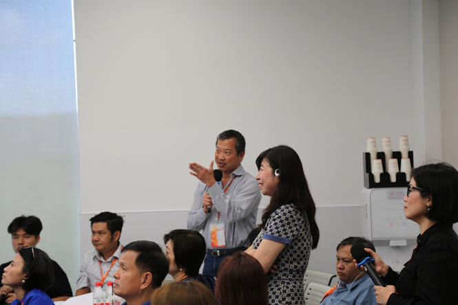 Lớp học được thiết dưới dạng trao đổi hai chiều giữa diễn giả và người học tạo không khí thân thiện, cởi mở