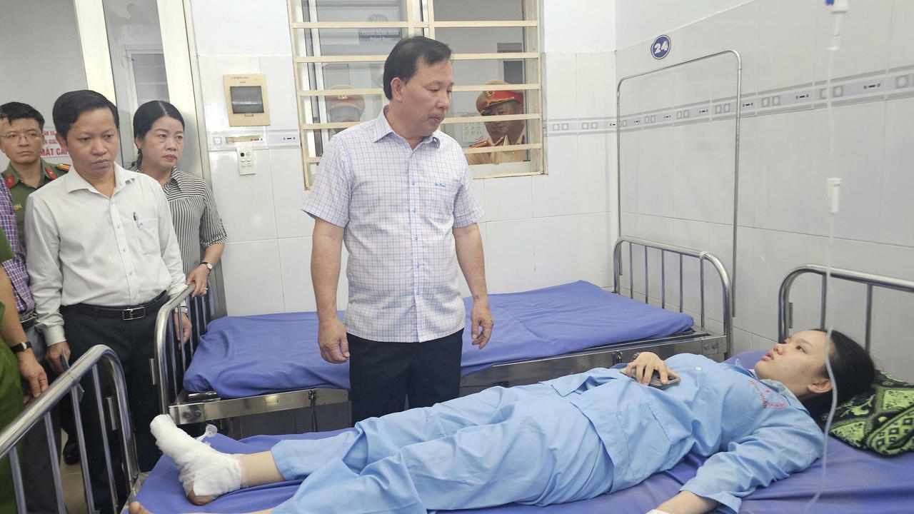 Nỗi đau của người thân khi người gặp nạn mãi mãi không thể trở về. Ảnh: Duy Khương