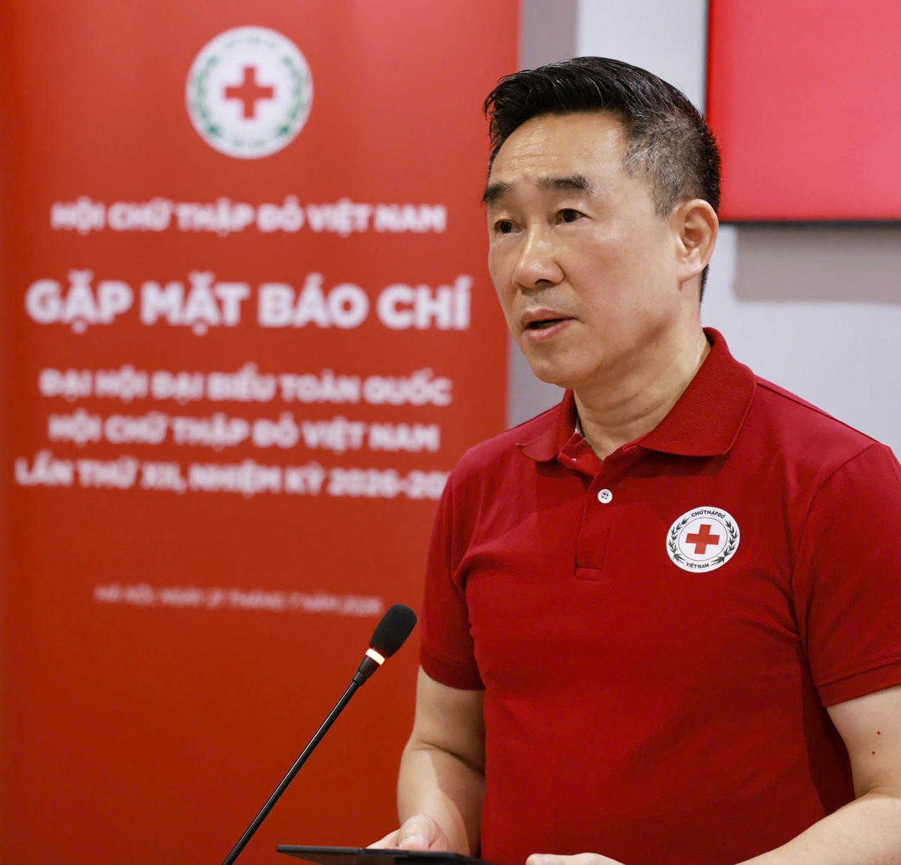 Ông Nguyễn Hải Anh Phó Chủ tịch, Tổng Thư ký Trung ương Hội Chữ thập Đỏ Việt Nam phát biểu tại họp báo. (Ảnh trong bài: Hội Chữ thập đỏ Việt Nam)