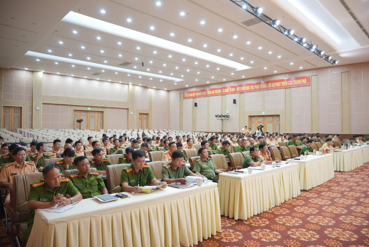 Các đại biểu tham dự Hội nghị sơ kết công tác bảo đảm trật tự, an toàn giao thông 6 tháng đầu năm 2026.