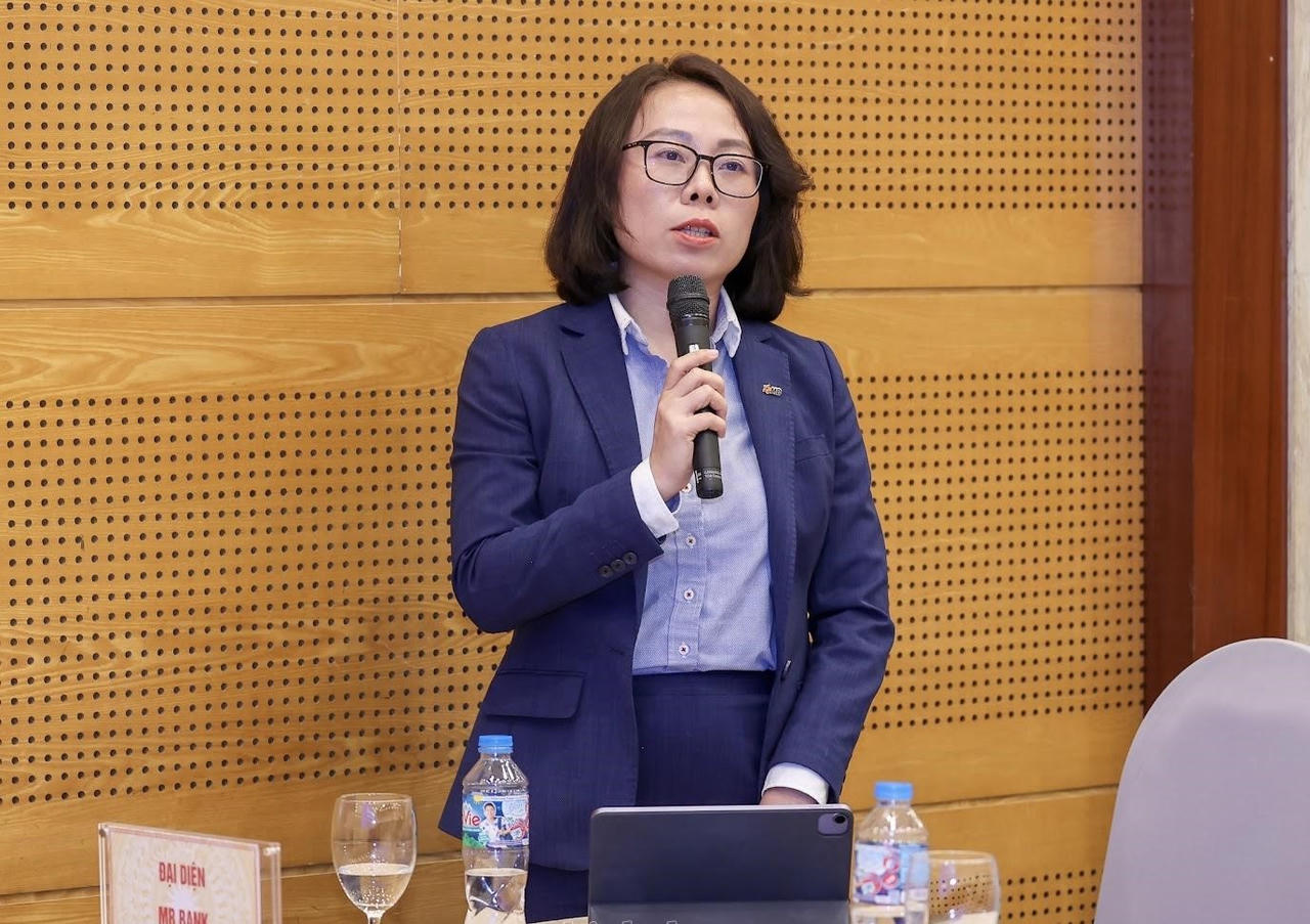 Đại diện MB giải đáp băn khoăn của hộ kinh doanh.