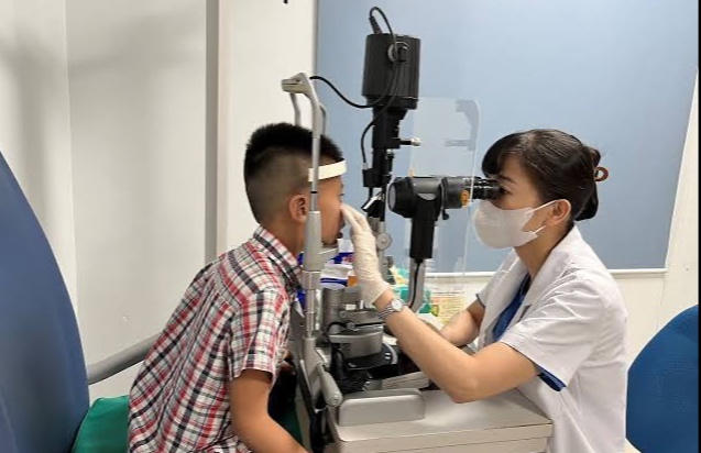 Virus Adeno gia tăng, Bộ Y tế cảnh báo không tự dùng thuốc nhỏ mắt