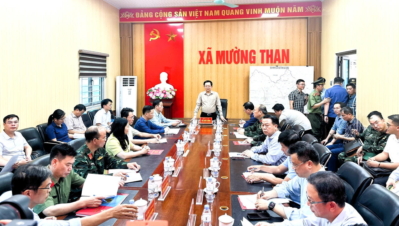Đoàn công tác do Phó Thủ tướng chính phủ Hồ Quốc Dũng làm trưởng đoàn làm việc với tỉnh Lai Châu (Ảnh: laocai.gov.vn)