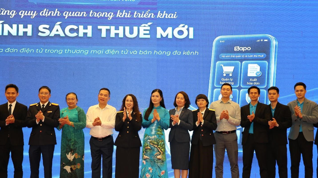 Bà Phạm Thị Mai Anh – PGĐ Khối Ngân hàng số MB cùng đại diện các đơn vị tổ chức.
