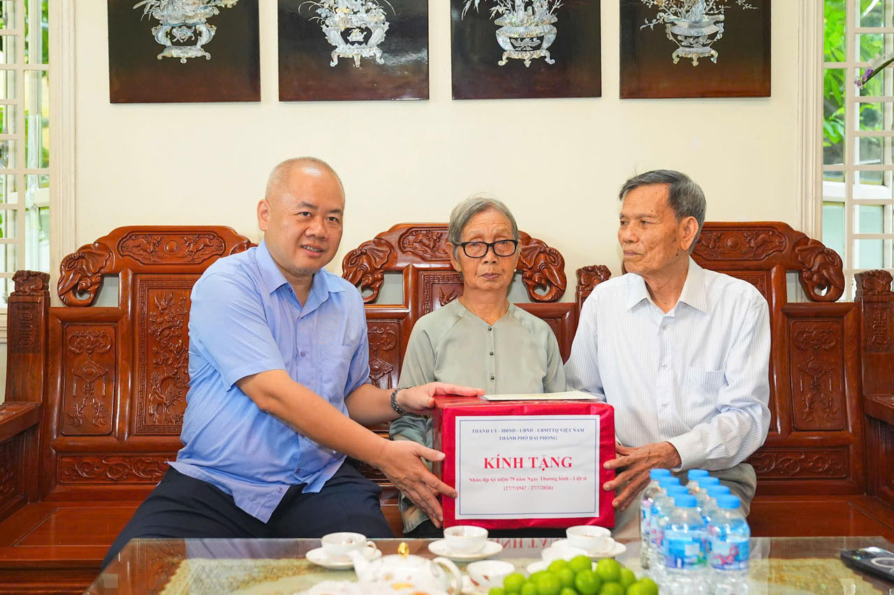 Chủ tịch UBND TP Hải Phòng thăm, tri ân người có công tại phường Phù Liễn