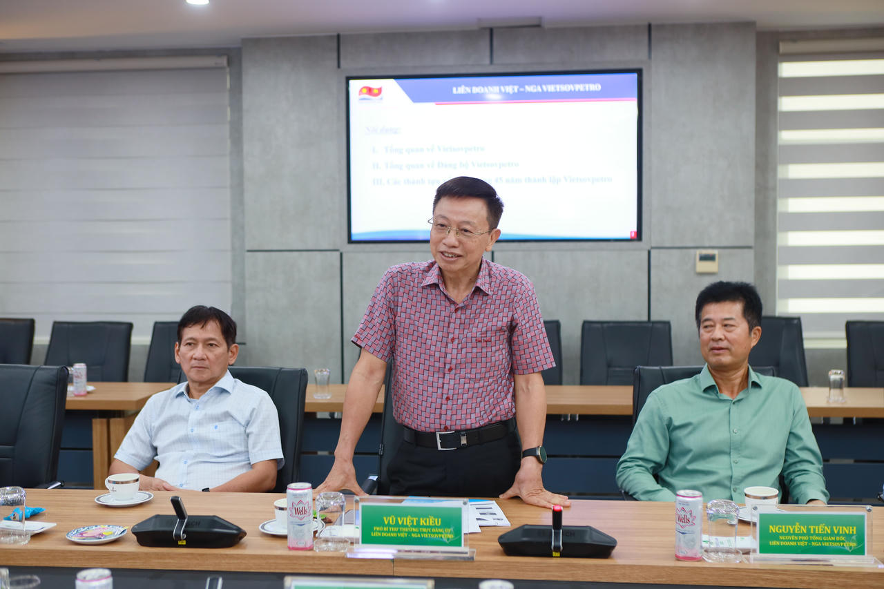 Ông Vũ Việt Kiều - Phó Bí thư Thường trực Đảng ủy Vietsovpetro bày tỏ niềm tin vào sự phối hợp, gắn kết giữa hai đơn vị.