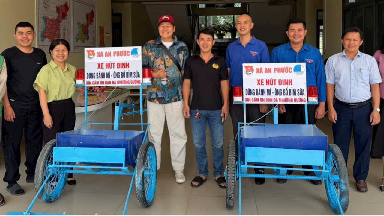 TikToker Dũng Bánh Mì tặng xe hút đinh cho xã An Phước (Đồng Nai)