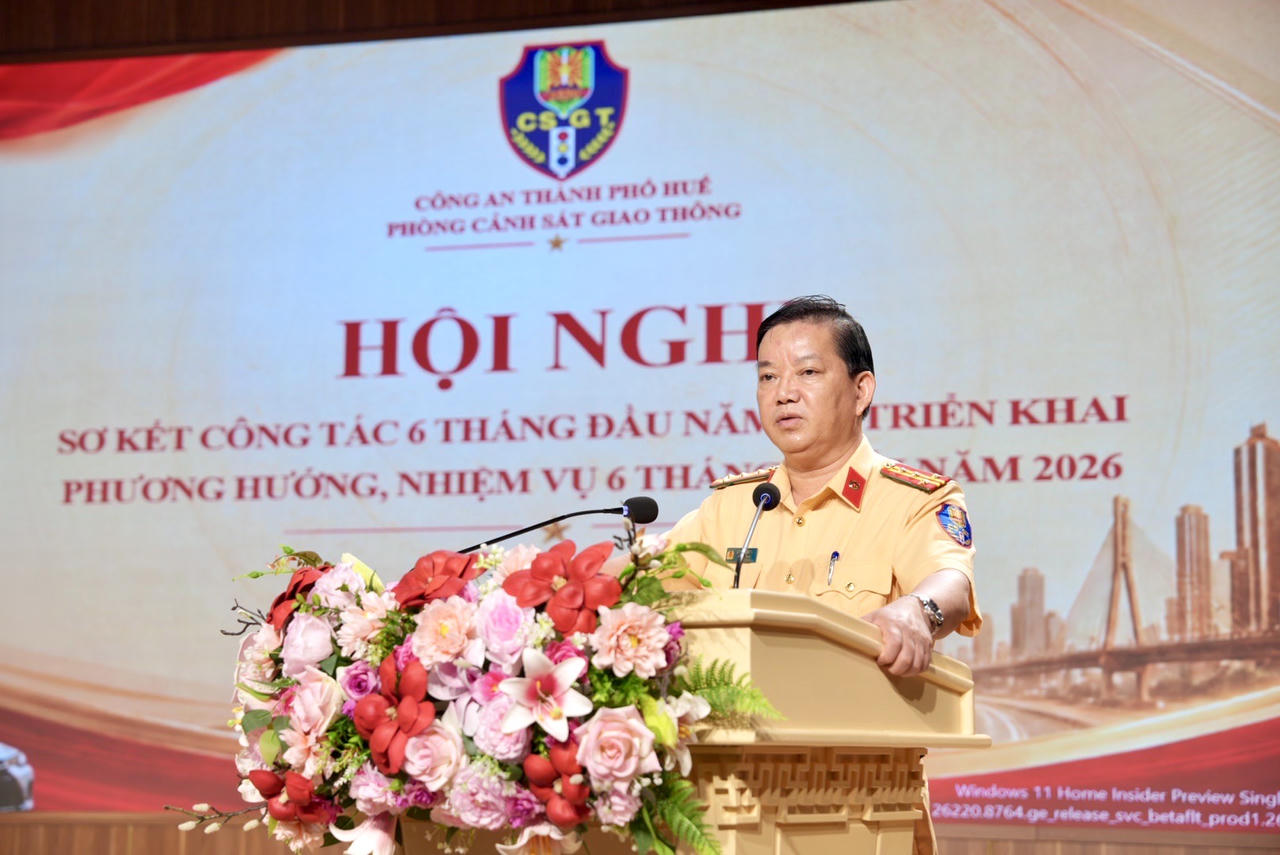 Đại tá Lê Viết Phương, Trưởng phòng Cảnh sát giao thông phát biểu tại hội nghị. Ảnh: CACC