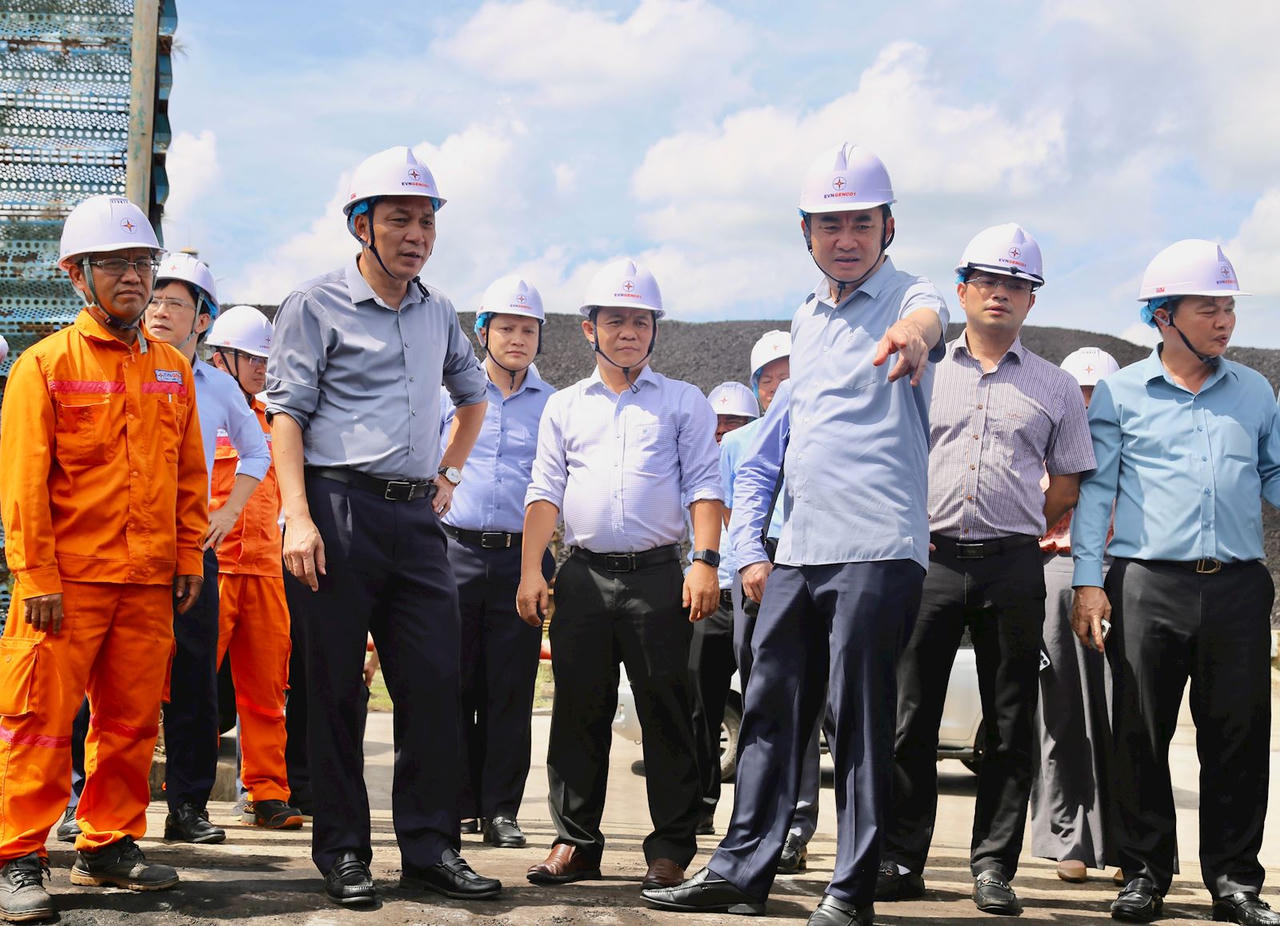 Lãnh đạo EVN, TKV kiểm tra công tác bảo đảm than cho sản xuất điện tại Nhiệt điện Duyên Hải