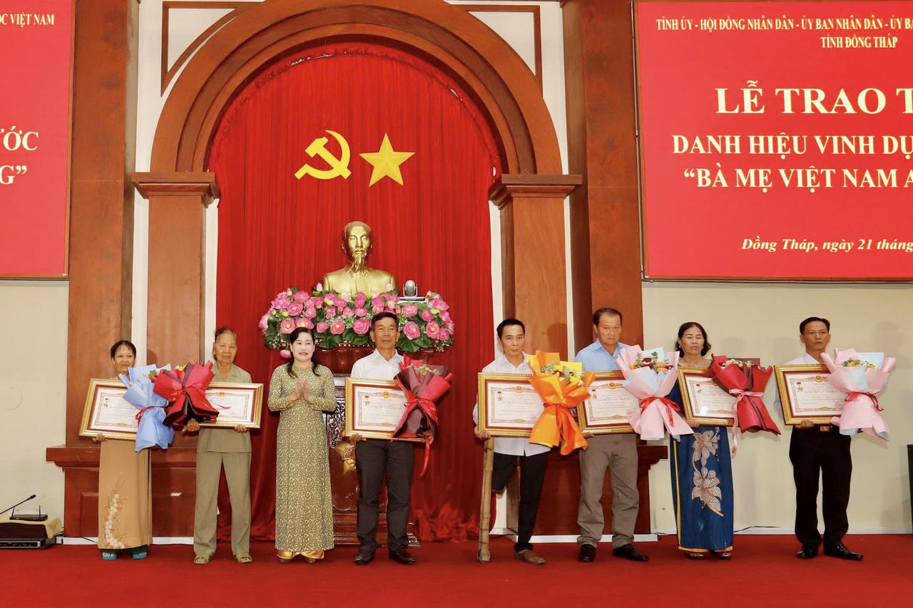 Đồng Tháp trao tặng danh hiệu vinh dự Nhà nước “Bà Mẹ Việt Nam anh hùng”