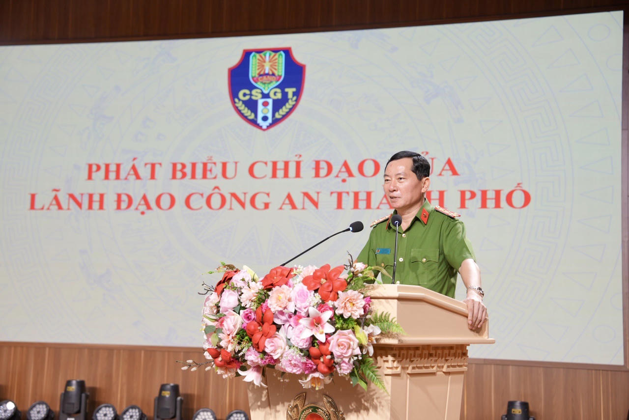 Đại tá Nguyễn Viết Hoàng, Phó Giám đốc Công an TP Huế phát biểu chỉ đạo tại hội nghị. Ảnh: CACC