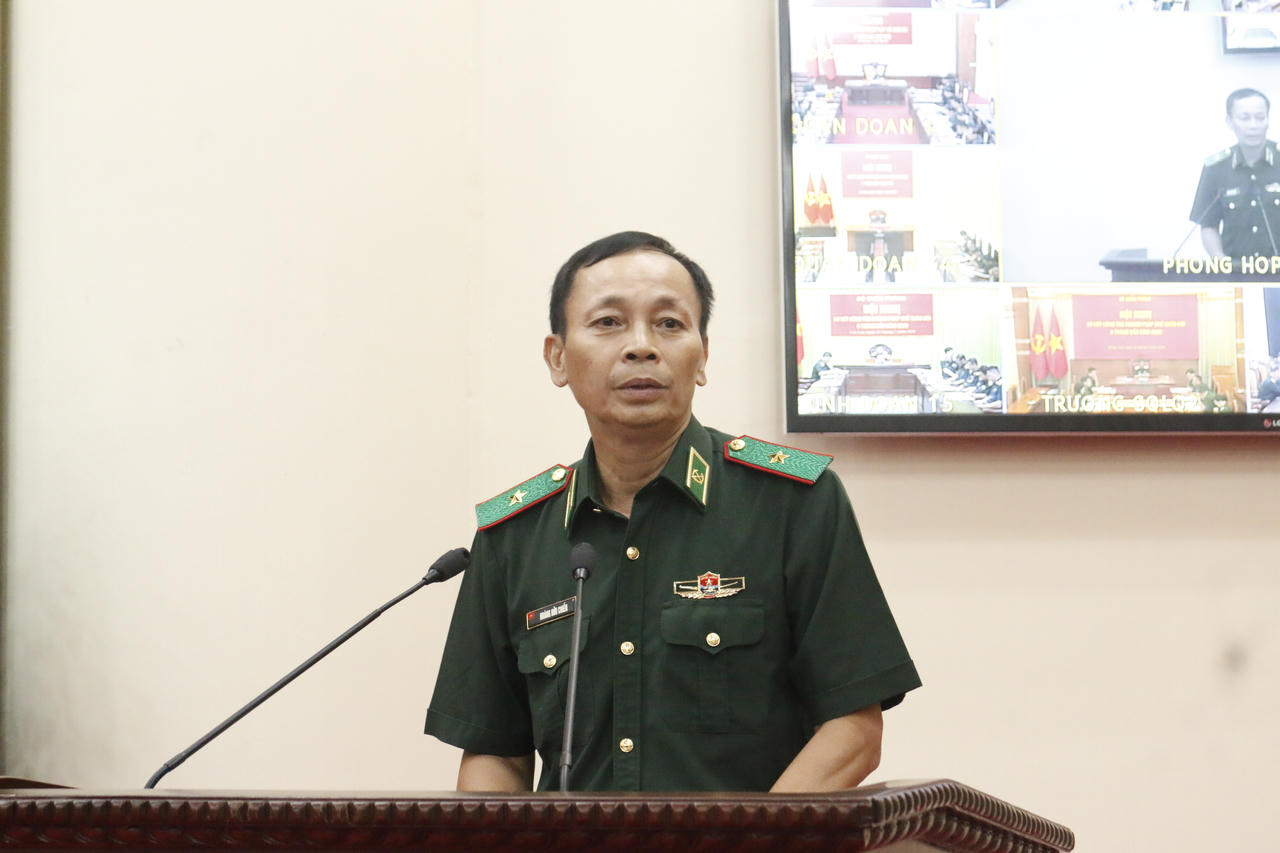 Thiếu tướng Hoàng Hữu Chiến - Phó tư lệnh, Tham mưu trưởng Bộ đội Biên phòng phát biểu tại hội nghị.