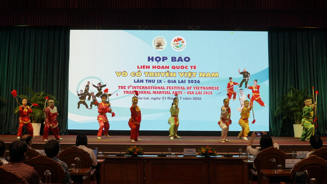 Quang cảnh buổi họp báo.
