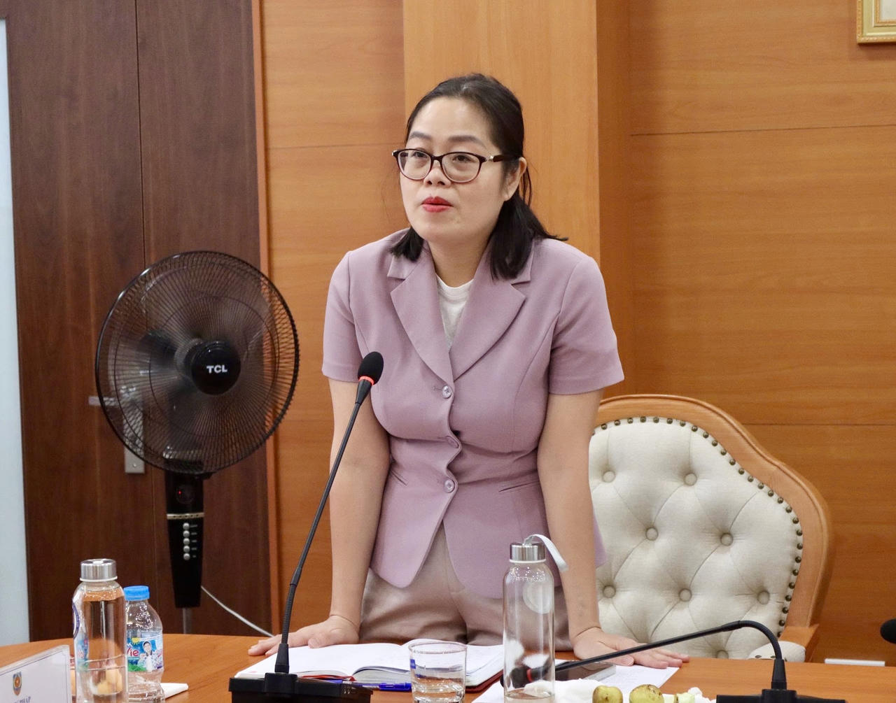 Giám đốc Trung tâm Hoàng Thị Ngọc Phượng phát biểu tiếp thu ý kiến chỉ đạo và khẳng định quyết tâm hoàn thành mọi nhiệm vụ được giao.