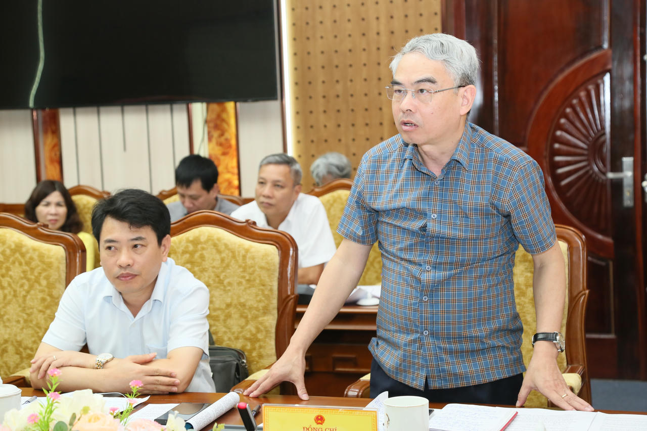 Ông Phạm Đồng Thụy, Giám đốc Sở Giáo dục và Đào tạo phát biểu tại cuộc họp. (Ảnh: Cổng TTĐT tỉnh Hưng Yên)