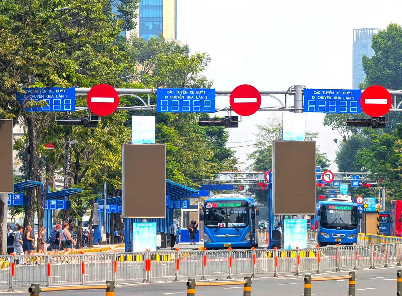 TP Hồ Chí Minh: Người dân sử dụng xe buýt để di chuyển ngày càng tăng