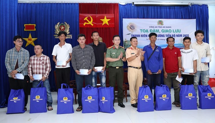 Hoạt động ý nghĩa, thiết thực tại 'Ngày hội toàn dân bảo vệ an ninh Tổ quốc' xã Tri Tôn