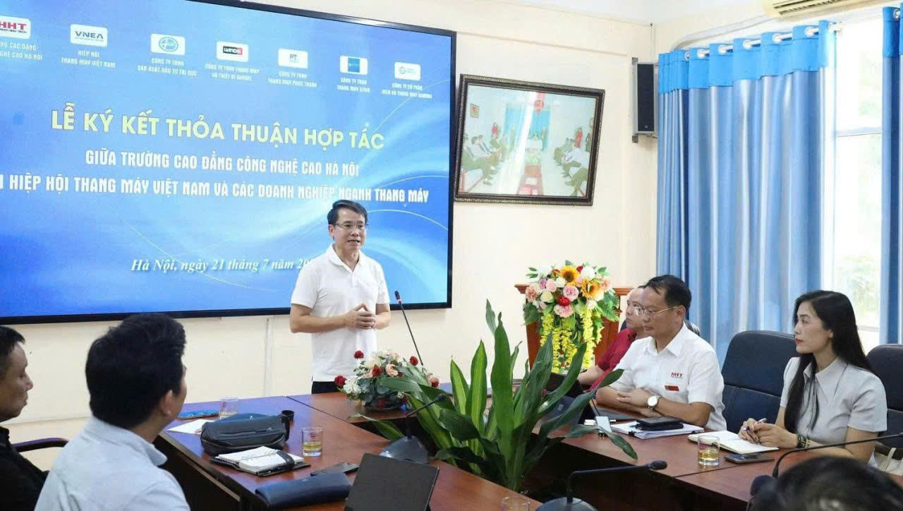Đại diện Hiệp hội Thang máy Việt Nam và các doanh nghiệp cũng chia sẻ về nhu cầu nhân lực của ngành.
