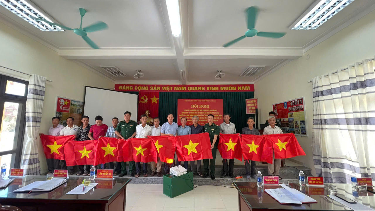 Đồn Biên phòng Hải An phối hợp tập huấn kiến thức pháp luật cho thành viên tổ tự quản, tổ tàu thuyền an toàn