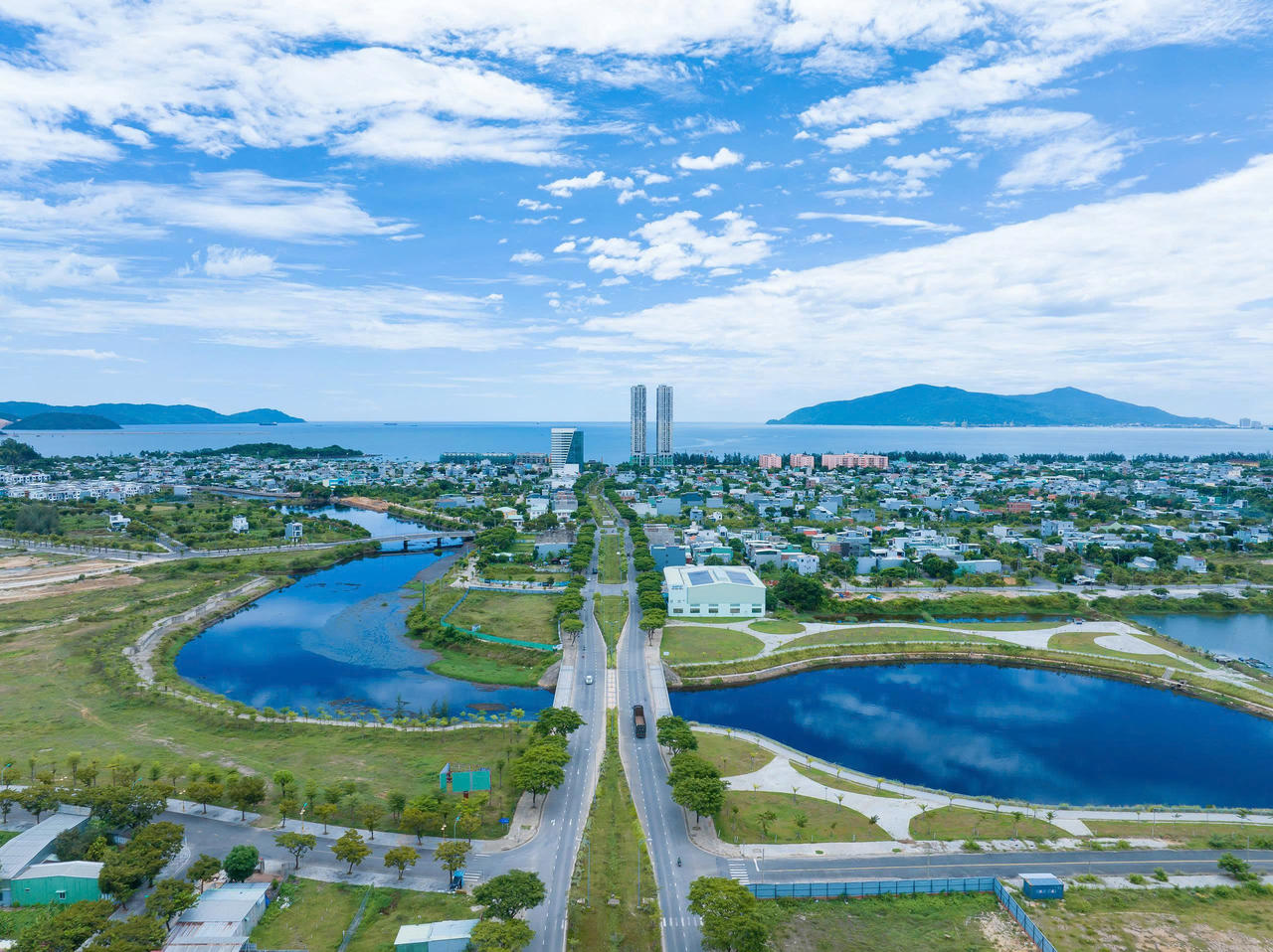 Đến nay, đối với nhóm dự án và khu đất áp dụng cơ chế, chính sách đặc thù của Quốc hội (Nghị quyết số 170/2024/QH15 và Nghị quyết số 29/2026/QH16), thành phố đã giải quyết xong 206 trên tổng số 354 dự án thuộc diện cần tập trung tháo gỡ, đạt tỷ lệ 58,2% (ảnh Vân Anh)