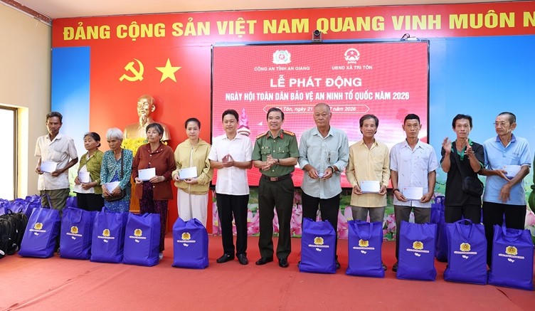 Hoạt động ý nghĩa, thiết thực tại 'Ngày hội toàn dân bảo vệ an ninh Tổ quốc' xã Tri Tôn