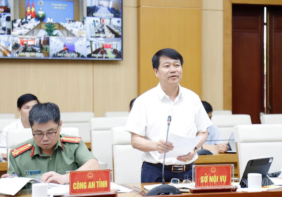 Đại diện lãnh đạo Sở Nội vụ Phú Thọ phát biểu ý kiến về giải quyết chế độ chính sách cho đội ngũ dôi dư sau sáp nhập. Ảnh: Cổng TTĐT tỉnh Phú Thọ