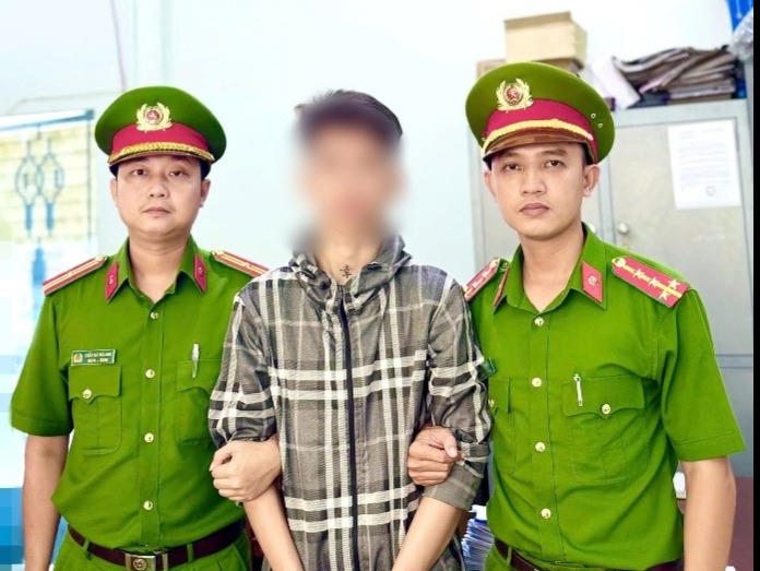 Khởi tố 2 đối tượng dùng kiếm chém bạn đá bóng giao hữu