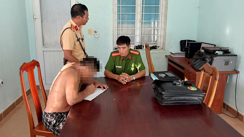 Quảng Ngãi: Xử lý tài xế xe khách vi phạm nồng độ cồn, chạy lạng lách trên Quốc lộ 24