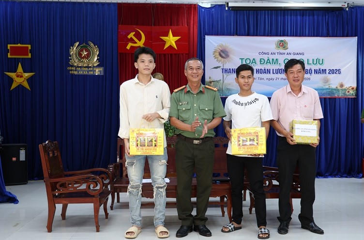 Hoạt động ý nghĩa, thiết thực tại 'Ngày hội toàn dân bảo vệ an ninh Tổ quốc' xã Tri Tôn