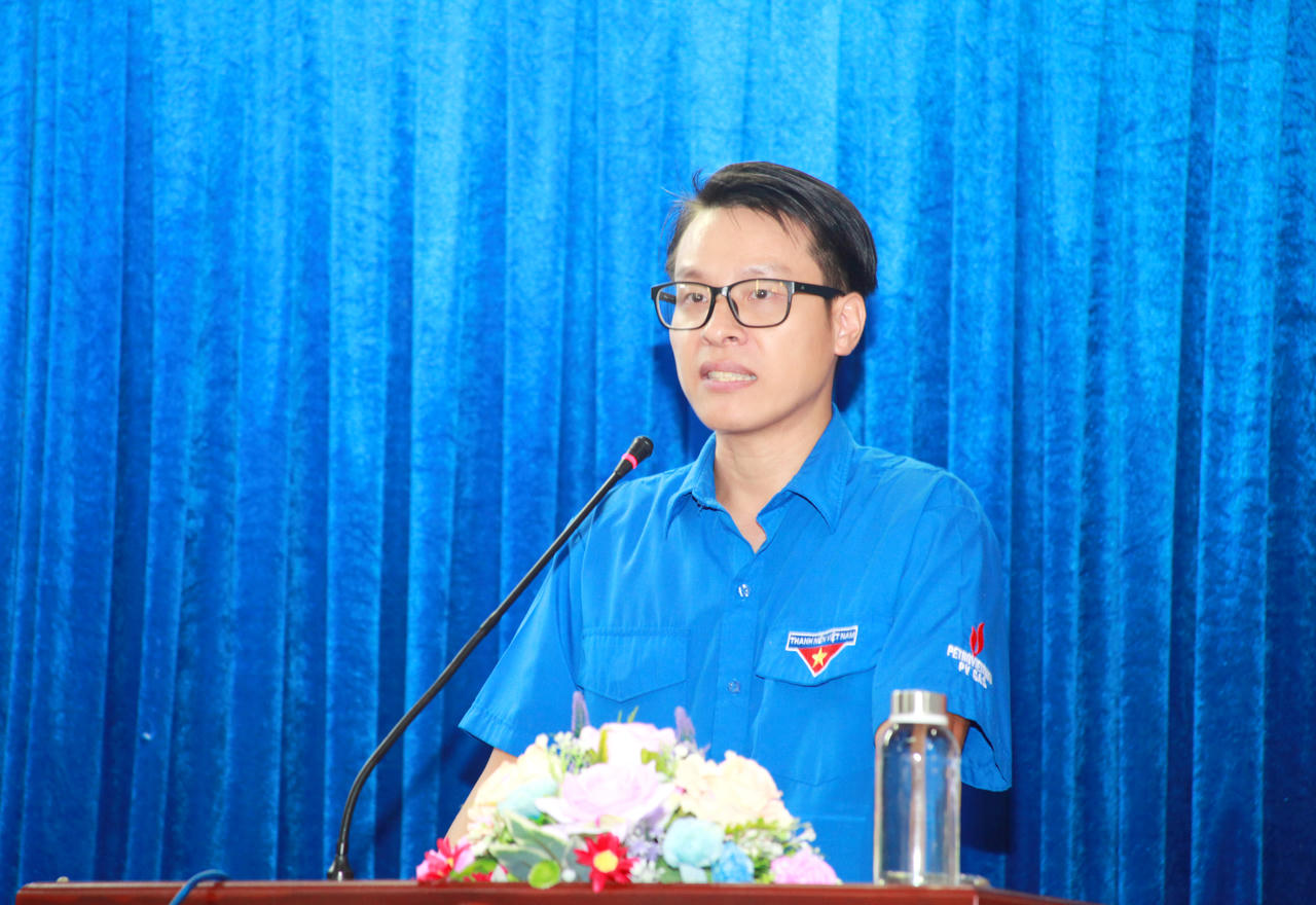 Ông Nguyễn Thanh Tân - Phó Bí thư Đoàn cơ sở Chi nhánh Khí Tây Nam Bộ (Đoàn Thanh niên Tổng Công ty Khí Việt Nam), phát biểu tại chương trình.