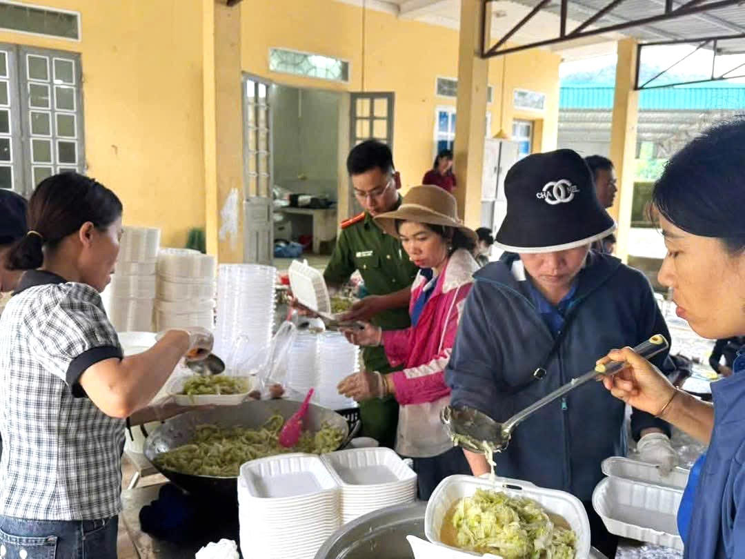 Những nghĩa cử đẹp hướng về vùng lũ Lai Châu
