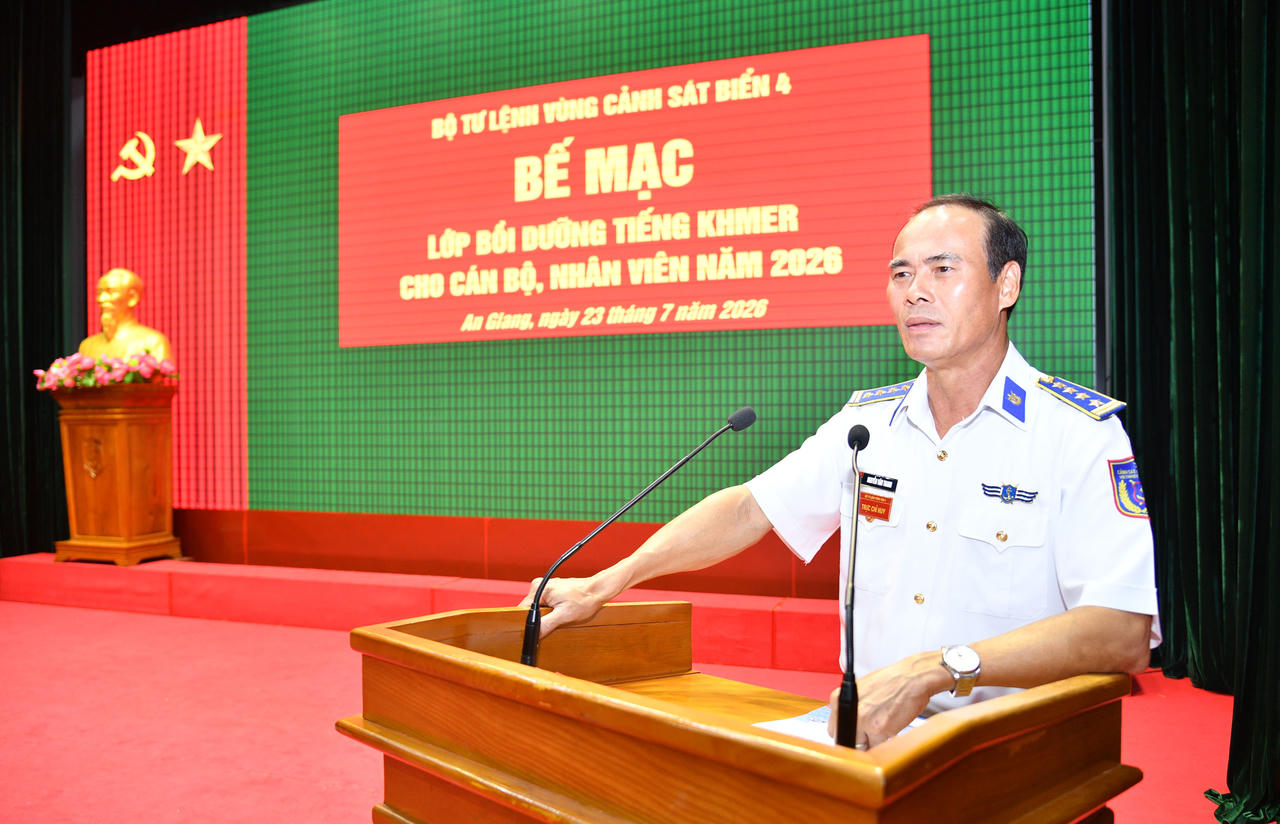 Phó Tư lệnh Pháp luật Bộ Tư lệnh Vùng Cảnh sát biển 4  Nguyễn Văn Tranh phát biểu bế mạc.